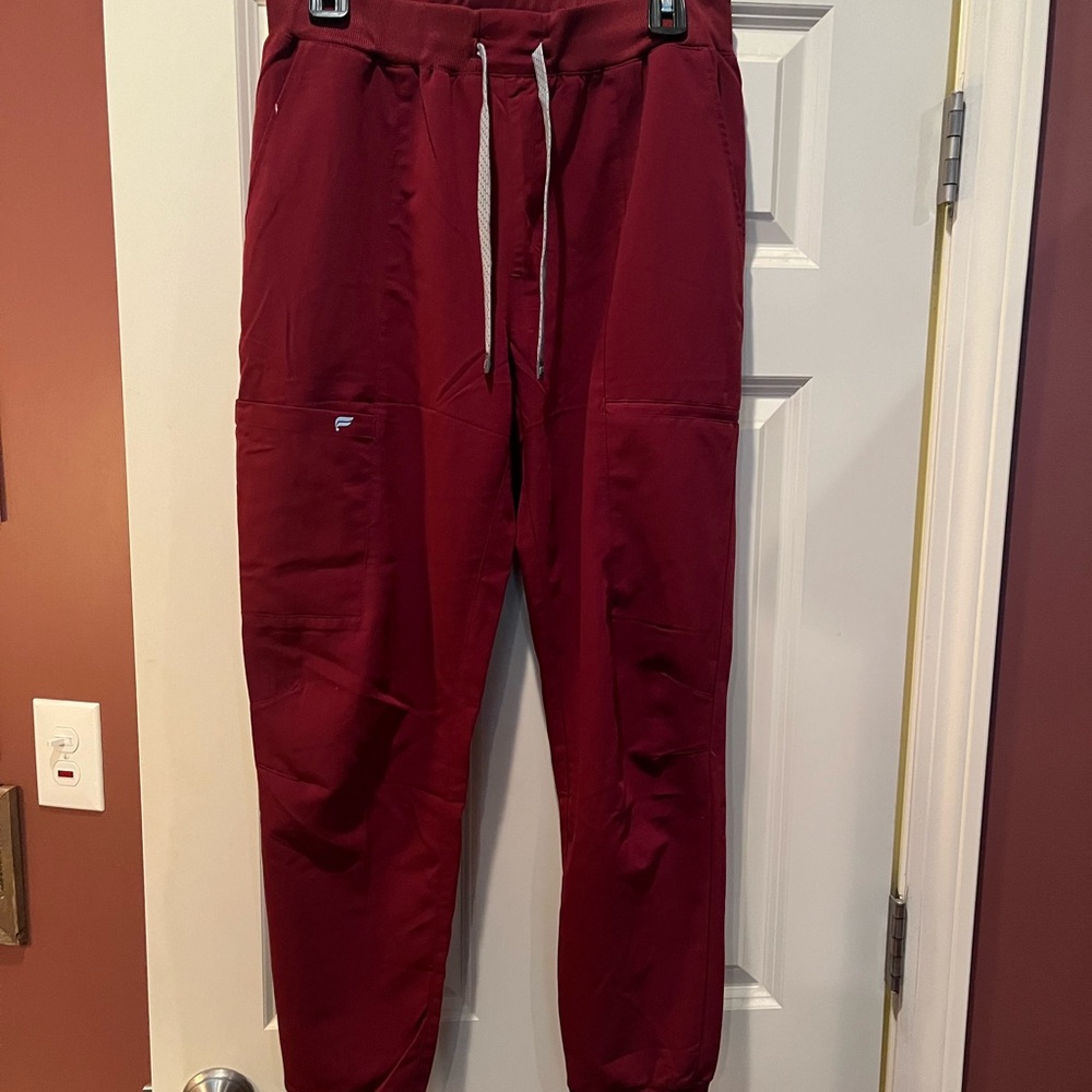Fabletics wine color jogger scrub pants L